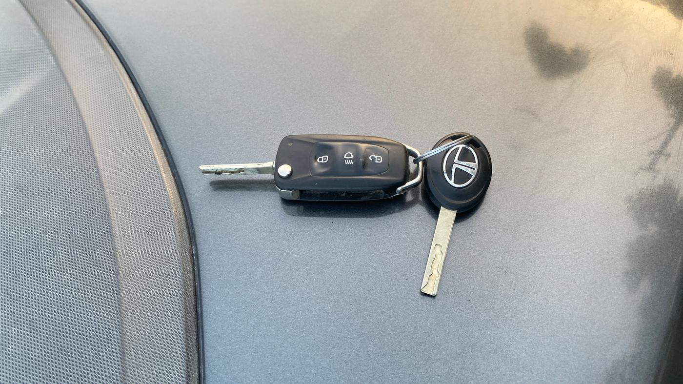 2020 Tata Tiago XT PETROL, CNG, Manual, 92,563 km, Key Close Up