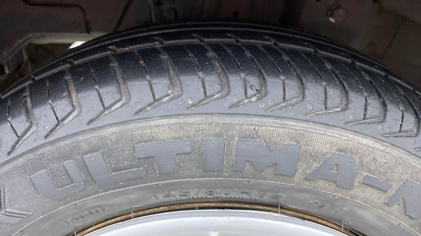 2016 Hyundai Eon ERA PLUS, Petrol, Manual, 34,170 km, Right Rear Tyre Tread