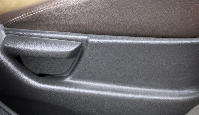 2016 Hyundai Eon ERA PLUS, Petrol, Manual, 34,170 km, Driver Side Adjustment Panel