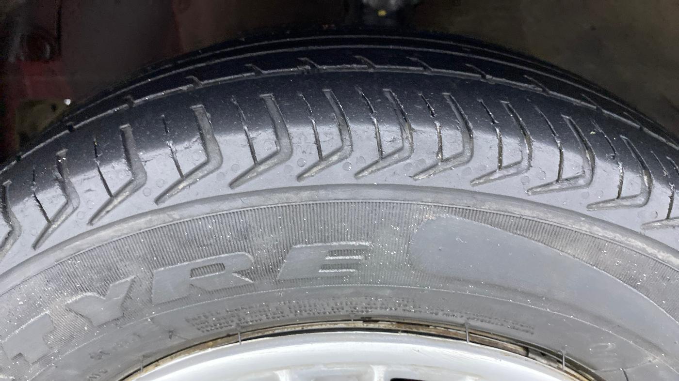 2016 Hyundai Eon ERA PLUS, Petrol, Manual, 34,170 km, Left Front Tyre Tread