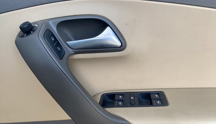 2018 Volkswagen Vento HIGHLINE PLUS 1.5 AT 16 ALLOY, Diesel, Automatic, 1,31,512 km, Driver Side Door Panels Control