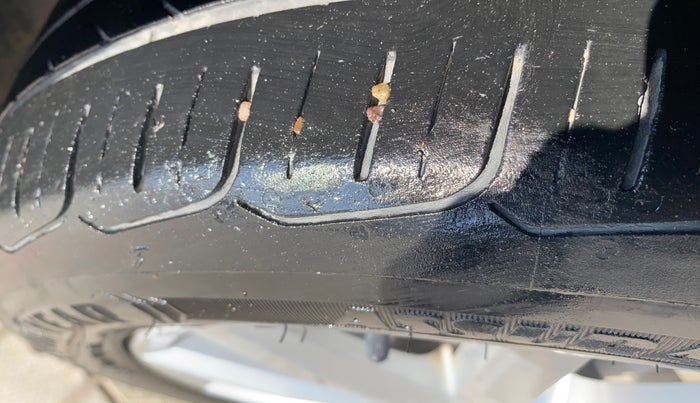 2018 Volkswagen Vento HIGHLINE PLUS 1.5 AT 16 ALLOY, Diesel, Automatic, 1,31,512 km, Left Rear Tyre Tread