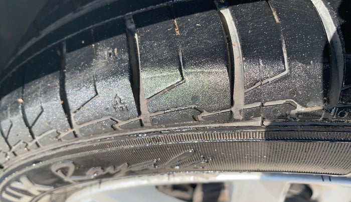 2018 Volkswagen Vento HIGHLINE PLUS 1.5 AT 16 ALLOY, Diesel, Automatic, 1,31,512 km, Left Front Tyre Tread