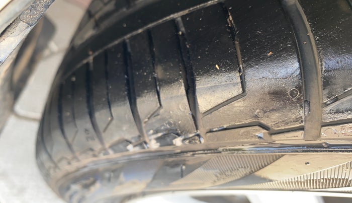 2018 Volkswagen Vento HIGHLINE PLUS 1.5 AT 16 ALLOY, Diesel, Automatic, 1,31,512 km, Right Front Tyre Tread