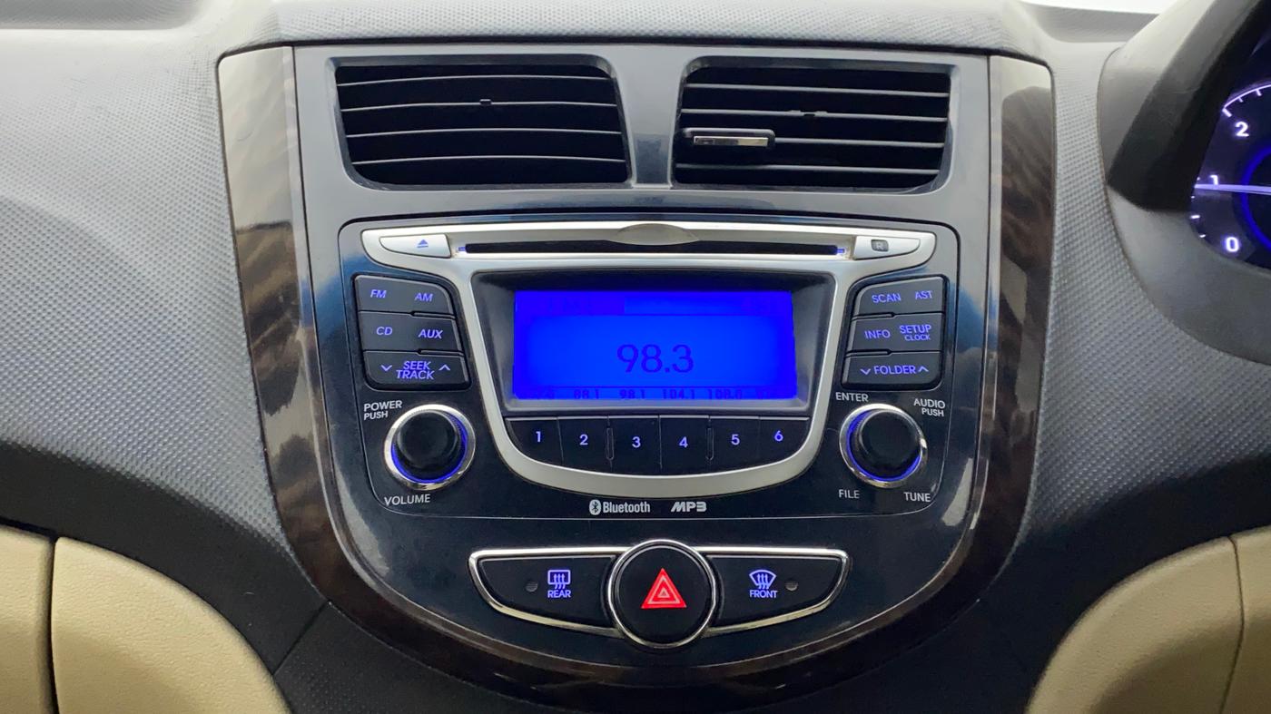 2013 Hyundai Verna FLUIDIC 1.6 CRDI SX, Diesel, Manual, 1,28,368 km, Infotainment System