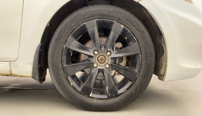 2013 Hyundai Verna FLUIDIC 1.6 CRDI SX, Diesel, Manual, 1,28,368 km, Right Front Wheel