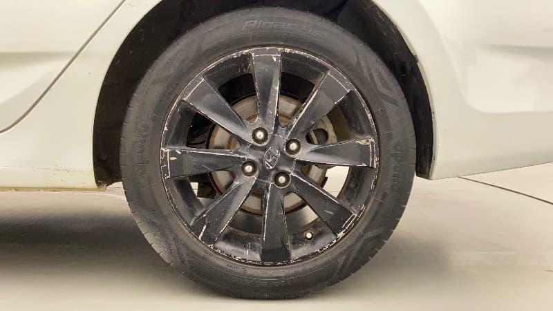 2013 Hyundai Verna FLUIDIC 1.6 CRDI SX, Diesel, Manual, 1,28,368 km, Left Rear Wheel