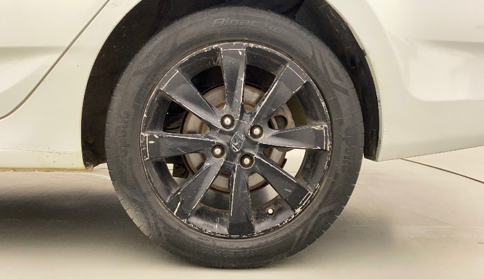 2013 Hyundai Verna FLUIDIC 1.6 CRDI SX, Diesel, Manual, 1,28,368 km, Left Rear Wheel