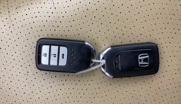 2017 Honda City 1.5L I-VTEC VX CVT, Petrol, Automatic, 1,36,632 km, Key Close Up