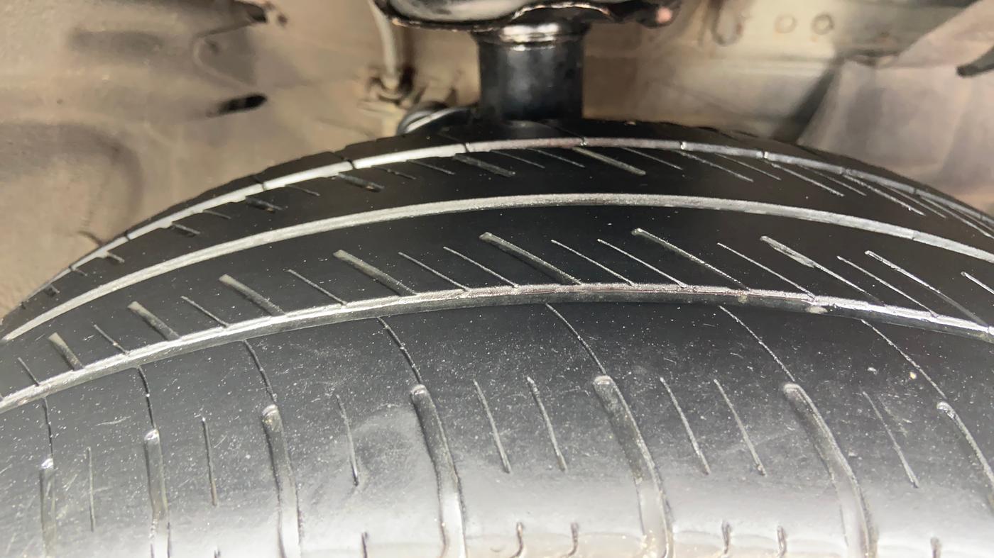 2017 Nissan Sunny XV DIESEL, Diesel, Manual, 1,24,498 km, Right Front Tyre Tread