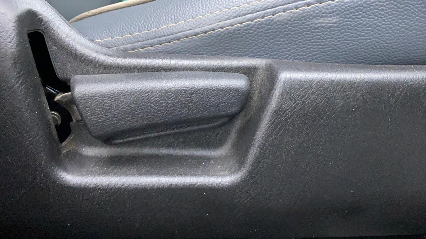 2021 Maruti Alto VXI, Petrol, Manual, 39,684 km, Driver Side Adjustment Panel