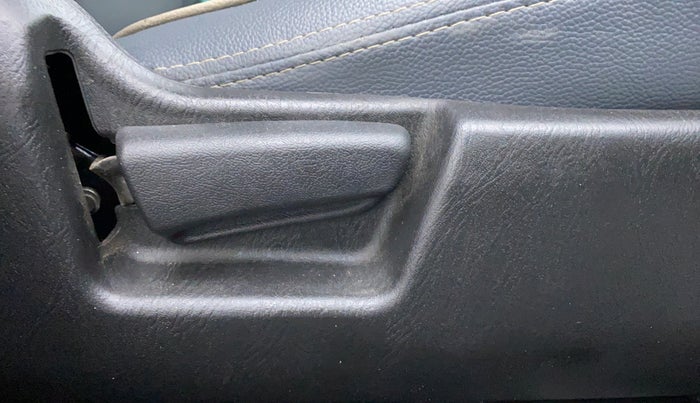 2021 Maruti Alto VXI, Petrol, Manual, 39,684 km, Driver Side Adjustment Panel