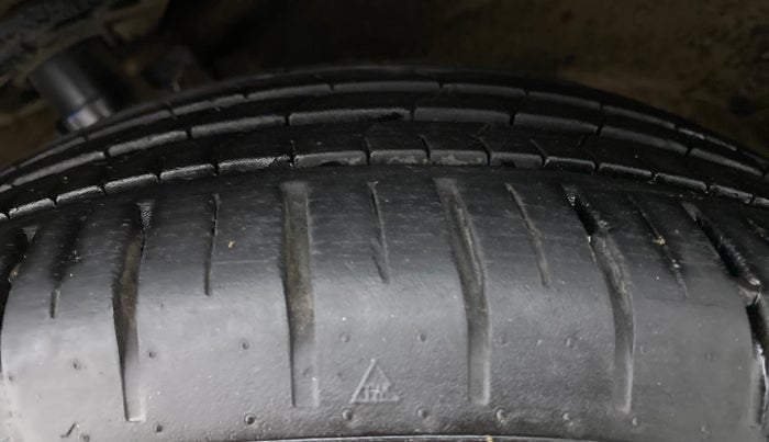 2021 Maruti Ciaz ALPHA 1.5 AT SHVS, Petrol, Automatic, 23,097 km, Left Front Tyre Tread