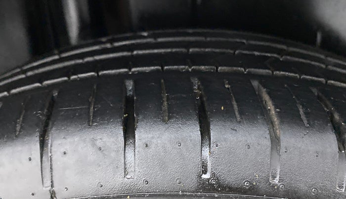 2021 Maruti Ciaz ALPHA 1.5 AT SHVS, Petrol, Automatic, 23,097 km, Right Rear Tyre Tread