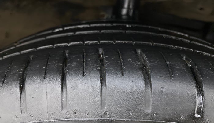 2021 Maruti Ciaz ALPHA 1.5 AT SHVS, Petrol, Automatic, 23,097 km, Right Front Tyre Tread