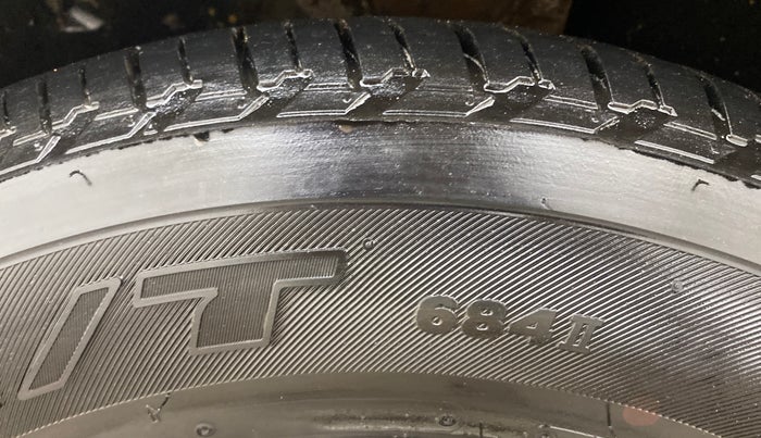 2016 Mahindra XUV500 W10, Diesel, Manual, 69,315 km, Left Front Tyre Tread