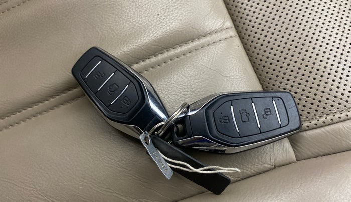 2016 Mahindra XUV500 W10, Diesel, Manual, 69,315 km, Key Close Up