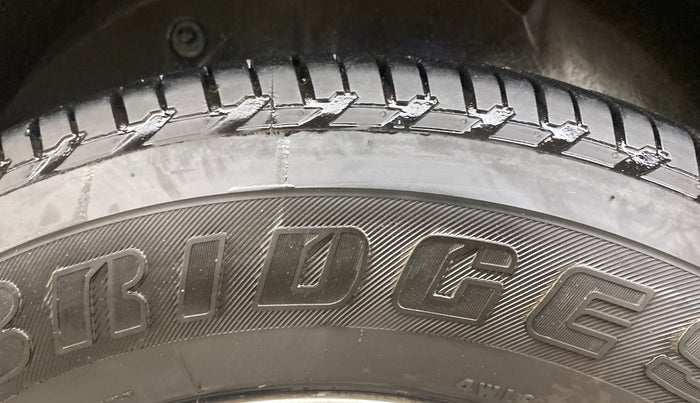 2016 Mahindra XUV500 W10, Diesel, Manual, 69,315 km, Right Rear Tyre Tread