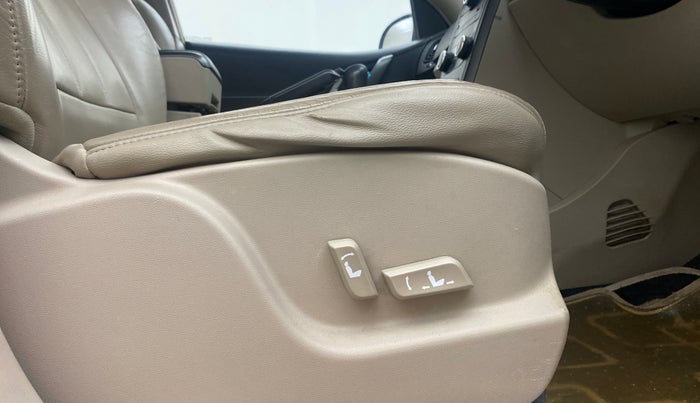 2016 Mahindra XUV500 W10, Diesel, Manual, 69,315 km, Driver Side Adjustment Panel