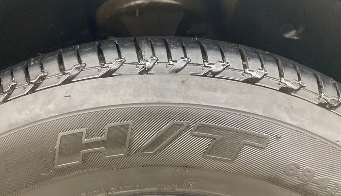 2016 Mahindra XUV500 W10, Diesel, Manual, 69,315 km, Right Front Tyre Tread