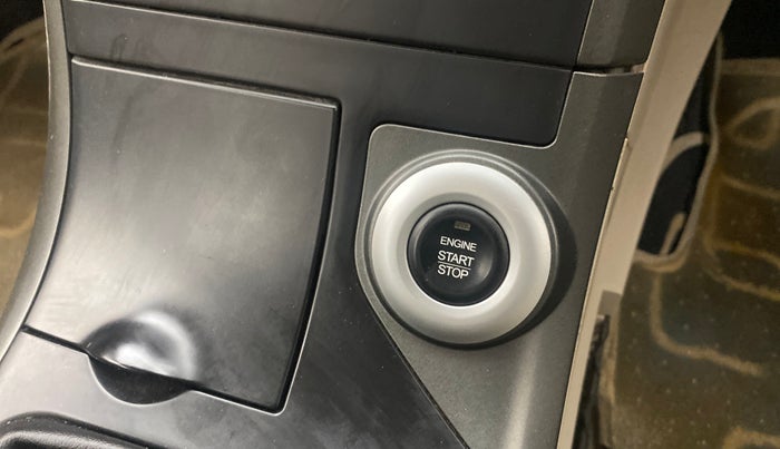 2016 Mahindra XUV500 W10, Diesel, Manual, 69,315 km, Keyless Start/ Stop Button