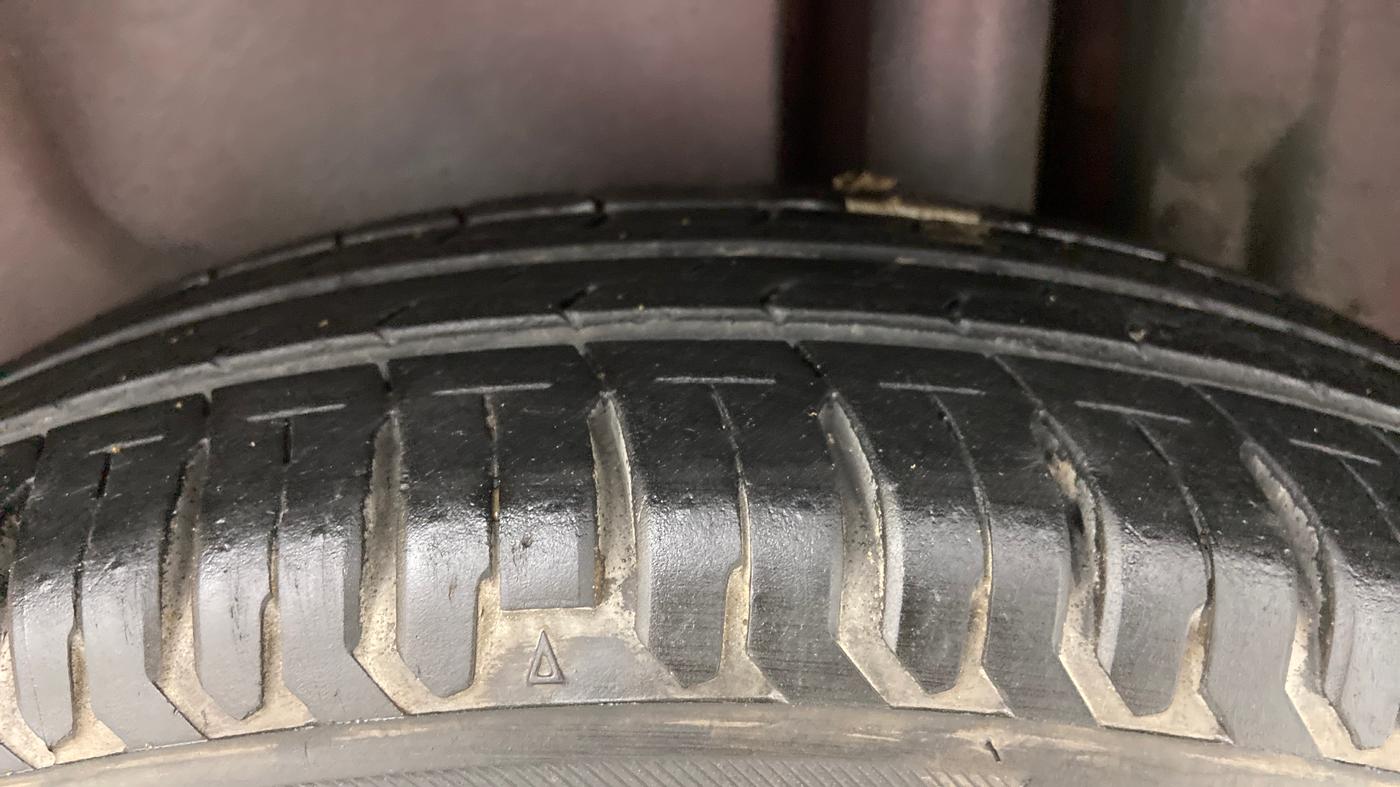 2015 Maruti Swift Dzire VXI, Petrol, Manual, 74,217 km, Left Rear Tyre Tread