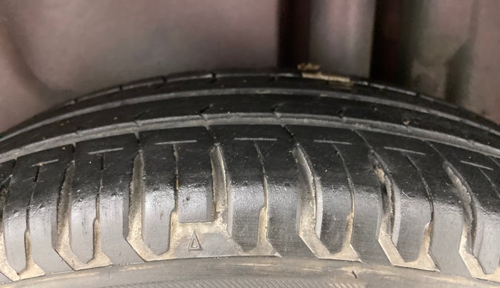 2015 Maruti Swift Dzire VXI, Petrol, Manual, 74,217 km, Left Rear Tyre Tread