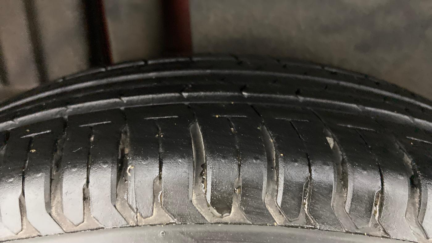 2015 Maruti Swift Dzire VXI, Petrol, Manual, 74,217 km, Right Rear Tyre Tread