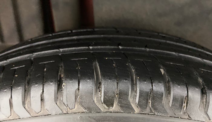 2015 Maruti Swift Dzire VXI, Petrol, Manual, 74,217 km, Right Rear Tyre Tread