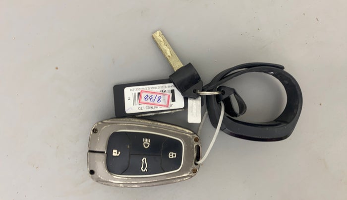 2020 Tata ALTROZ XZ PETROL, Petrol, Manual, 53,259 km, Key Close Up