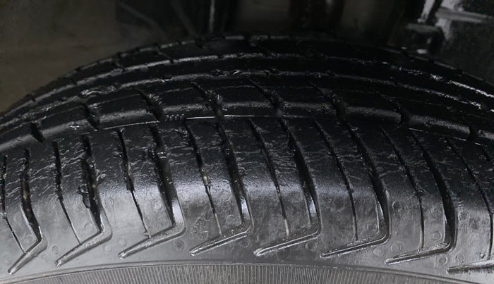 2016 Renault Kwid RXT, Petrol, Manual, 30,433 km, Right Front Tyre Tread