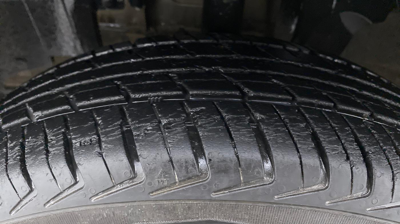 2016 Renault Kwid RXT, Petrol, Manual, 30,433 km, Left Front Tyre Tread