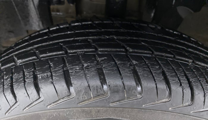2016 Renault Kwid RXT, Petrol, Manual, 30,433 km, Left Front Tyre Tread