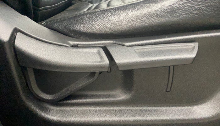 2021 KIA SONET HTX 1.0 IMT, Petrol, Manual, 62,054 km, Driver Side Adjustment Panel