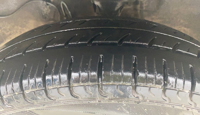 2020 Maruti Alto LXI CNG, CNG, Manual, 75,230 km, Left Front Tyre Tread