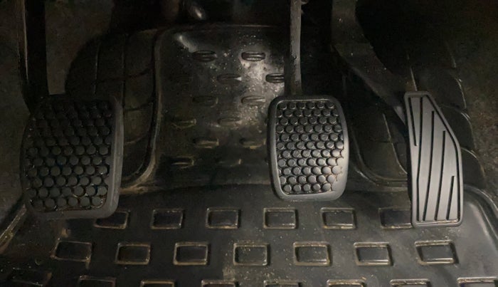 2020 Maruti Alto LXI CNG, CNG, Manual, 75,230 km, Pedals