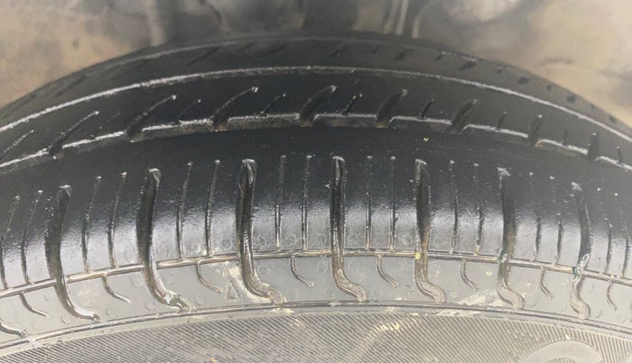 2020 Maruti Alto LXI CNG, CNG, Manual, 75,230 km, Right Front Tyre Tread