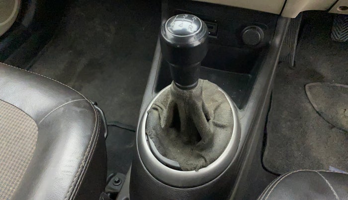 2012 Hyundai i20 MAGNA (O) 1.2, Petrol, Manual, 70,759 km, Gear lever - Boot cover slightly torn