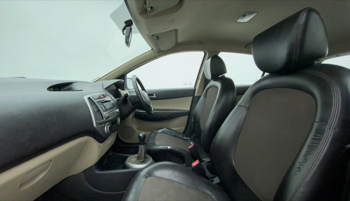 2012 Hyundai i20 MAGNA (O) 1.2, Petrol, Manual, 70,759 km, Right Side Front Door Cabin