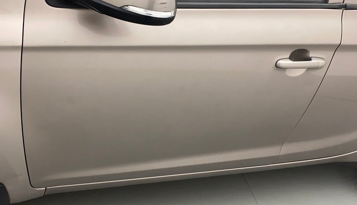 2012 Hyundai i20 MAGNA (O) 1.2, Petrol, Manual, 70,759 km, Front passenger door - Slight discoloration