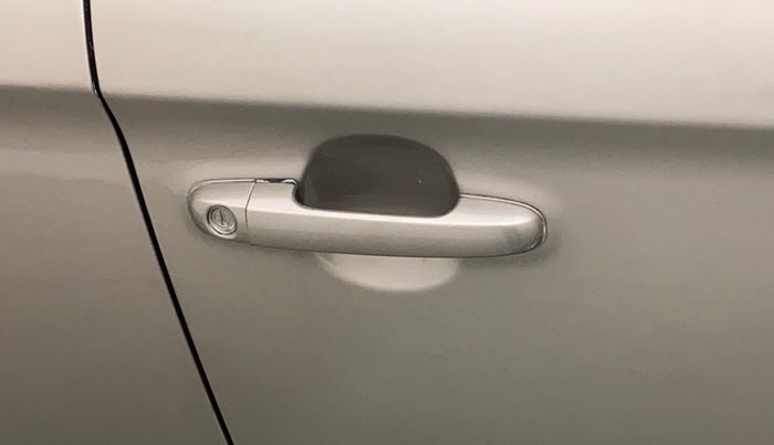 2012 Hyundai i20 MAGNA (O) 1.2, Petrol, Manual, 70,759 km, Driver-side door - Chrome on handle has slight discoularation