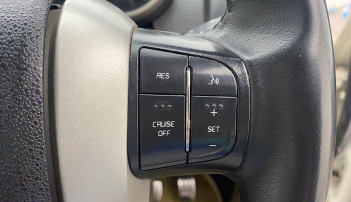 2017 Mahindra XUV500 W10 AT, Diesel, Automatic, 57,695 km, Adaptive Cruise Control