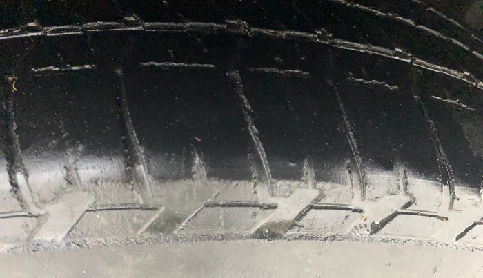 2017 Mahindra XUV500 W10 AT, Diesel, Automatic, 57,695 km, Left Front Tyre Tread