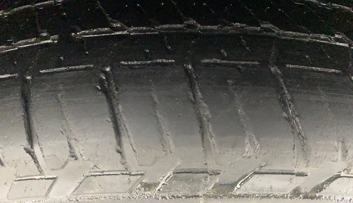 2017 Mahindra XUV500 W10 AT, Diesel, Automatic, 57,695 km, Right Front Tyre Tread