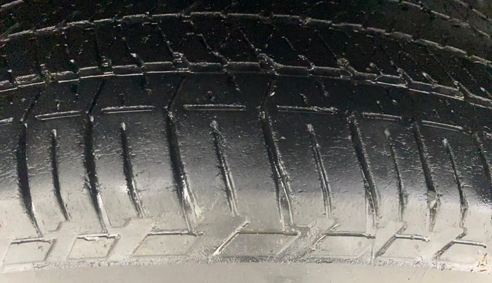 2017 Mahindra XUV500 W10 AT, Diesel, Automatic, 57,695 km, Right Rear Tyre Tread