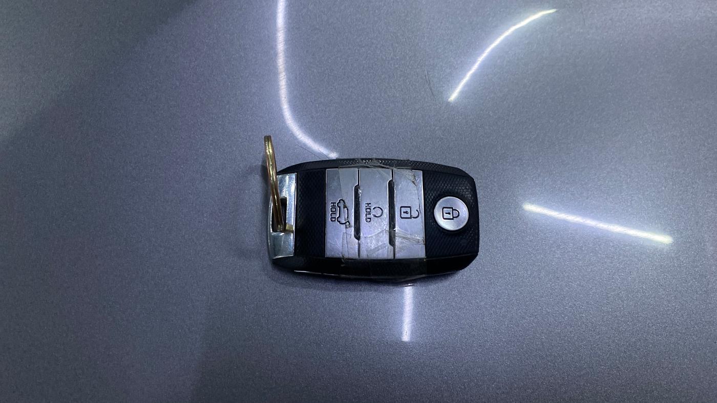 2022 KIA SONET HTX 1.5, Diesel, Manual, 96,875 km, Key Close Up