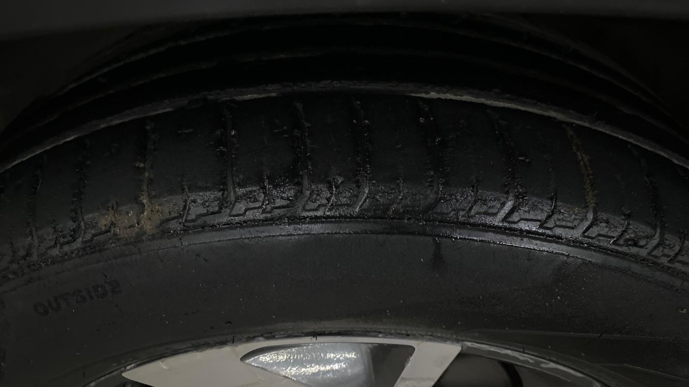2022 KIA SONET HTX 1.5, Diesel, Manual, 96,875 km, Left Front Tyre Tread