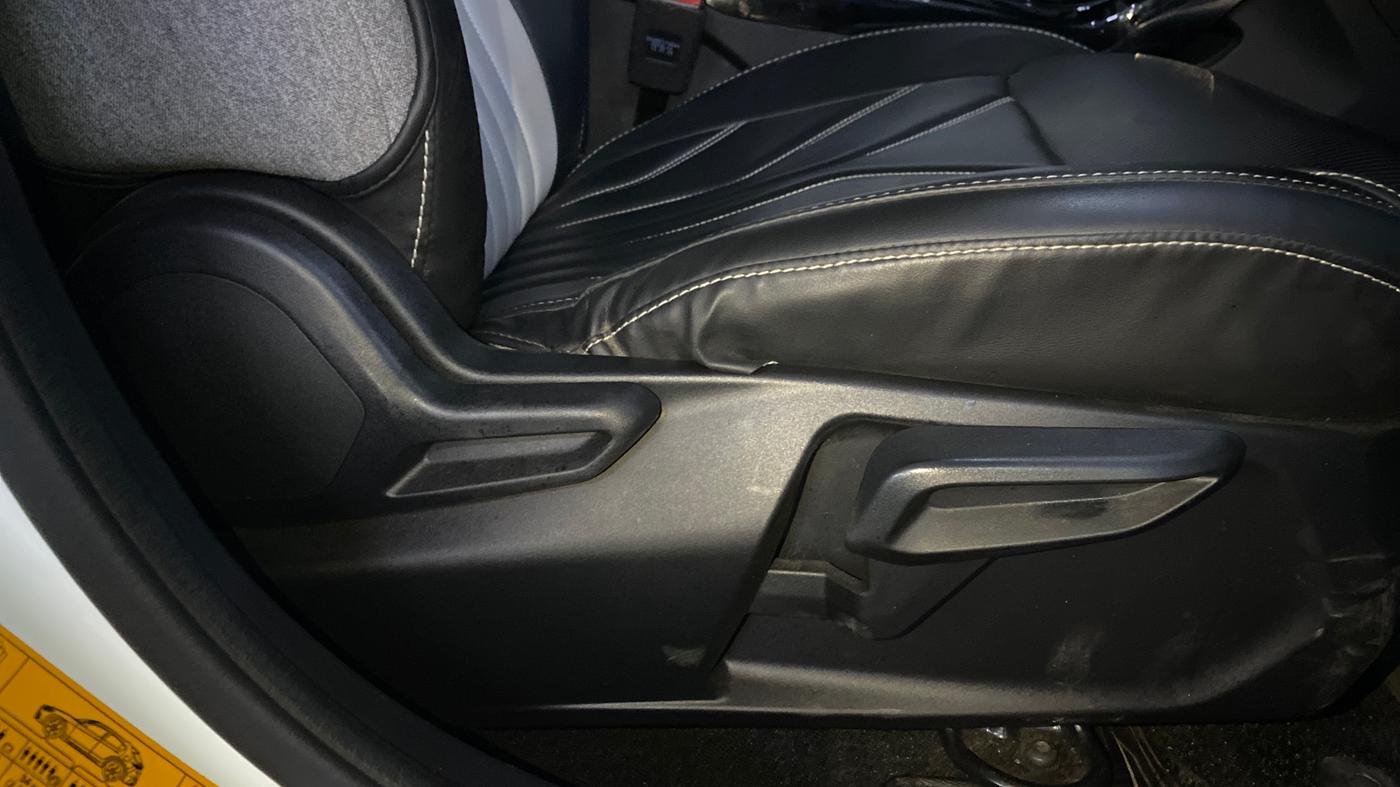 2025 Tata Curvv Creative 1.2 Petrol 7DCA, Petrol, Automatic, 12,474 km, Driver Side Adjustment Panel