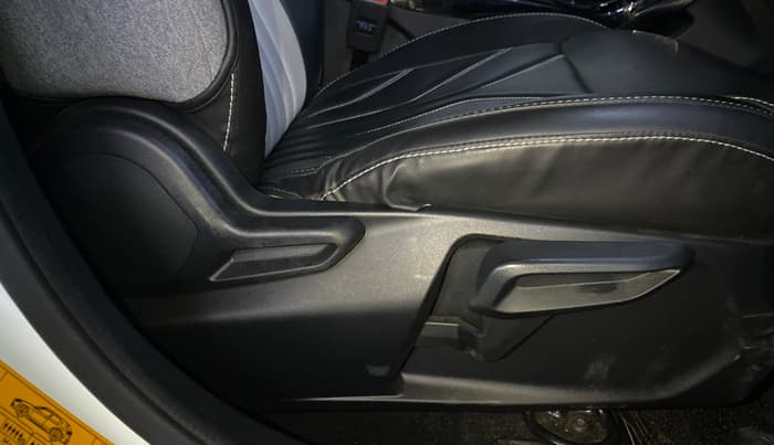 2025 Tata Curvv Creative 1.2 Petrol 7DCA, Petrol, Automatic, 12,474 km, Driver Side Adjustment Panel