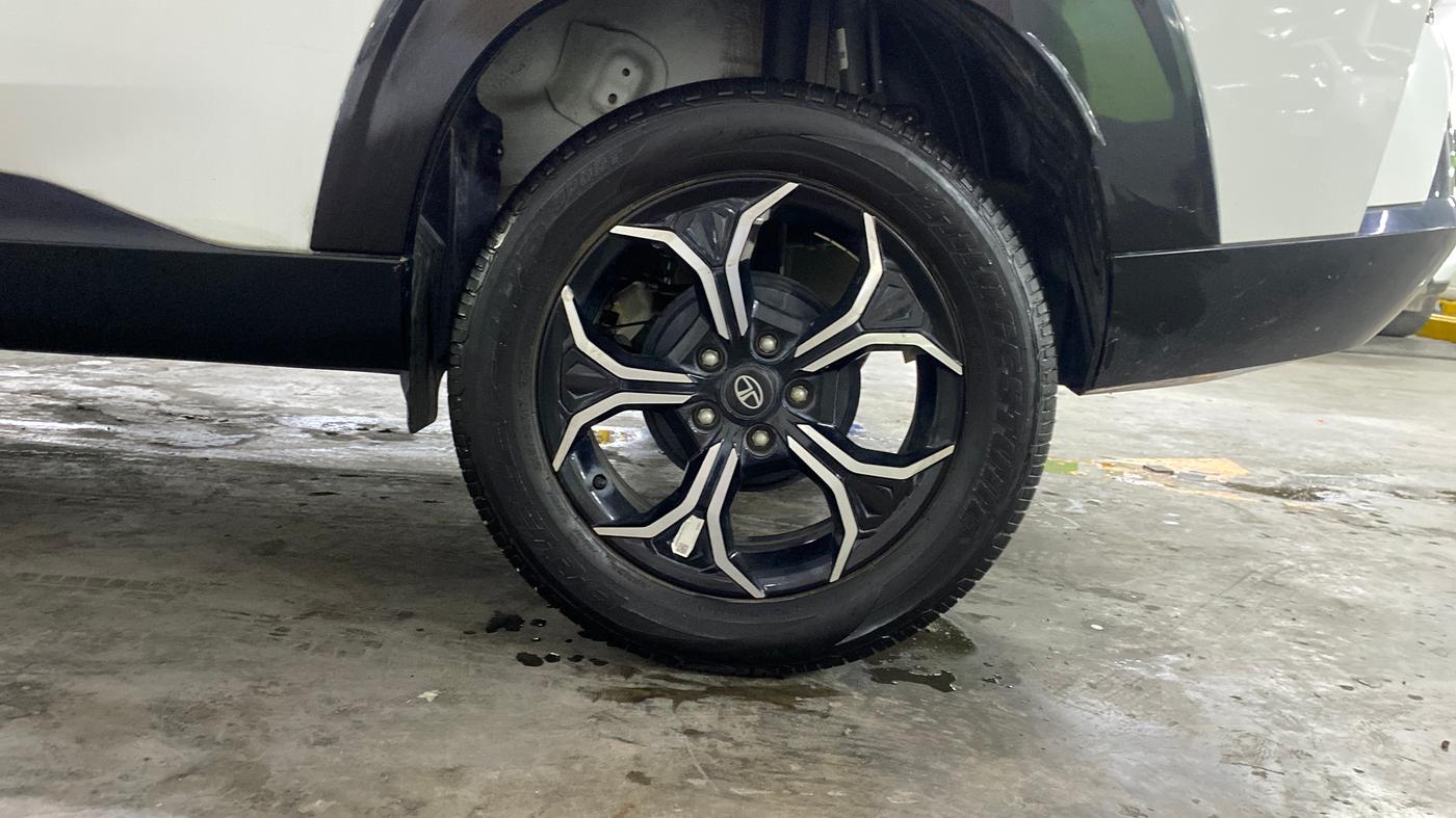 2025 Tata Curvv Creative 1.2 Petrol 7DCA, Petrol, Automatic, 12,474 km, Right Rear Tyre Tread